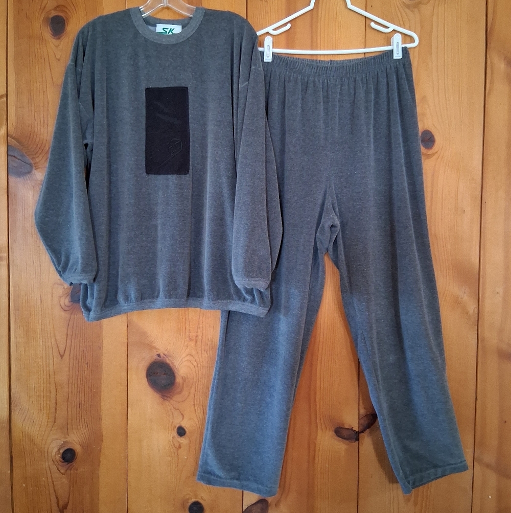 Vintage SK Sport Velour Sweater/Pants Set With Leaf Applique